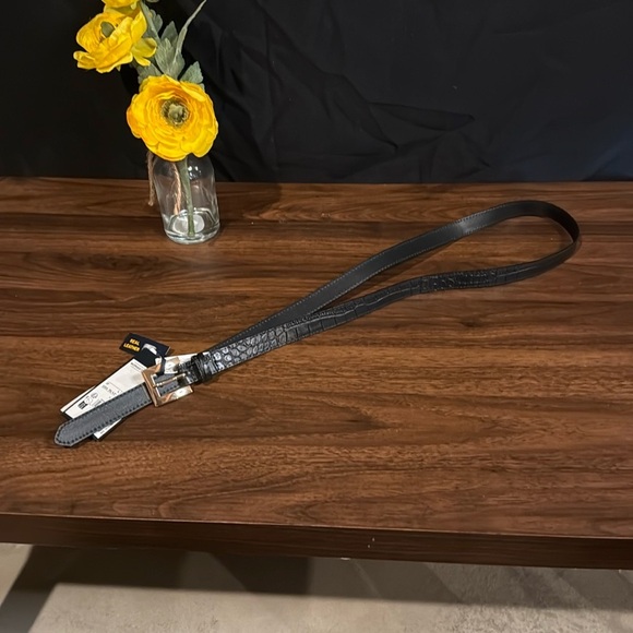 Piombo, Women’s Black Leather Embossed Belt, size medium, size 33, 41” - Picture 2 of 3